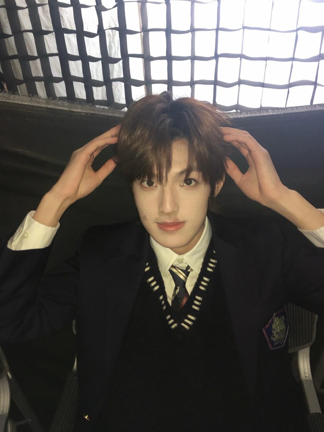 张泽禹 小狗也会发博吗 张泽禹的日常分享总是这么真诚又用心。这次的小狗耳朵造型配