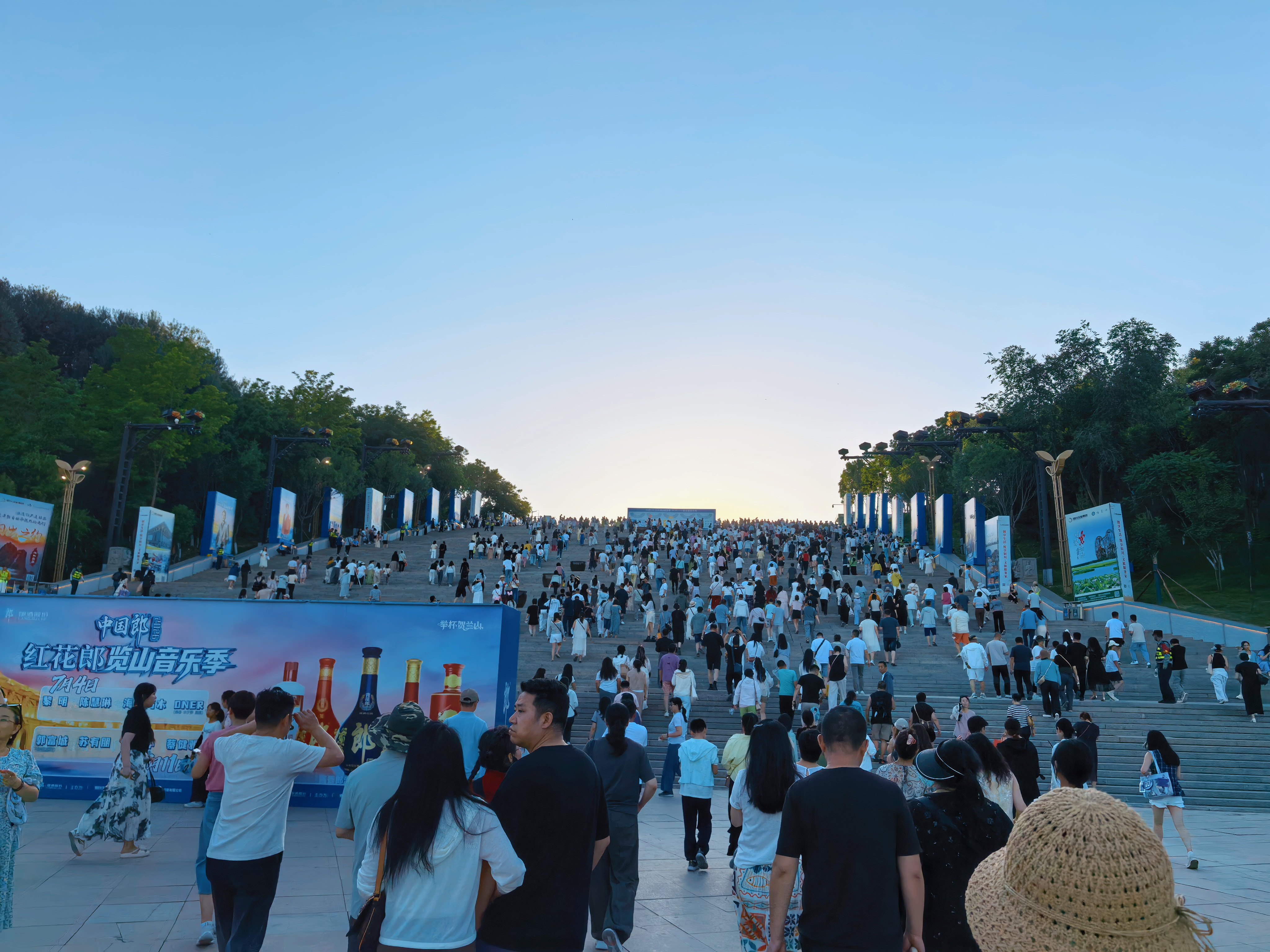 人巨多，哈哈，银川还是要多开演唱会促动经济发展 银川·览山剧场