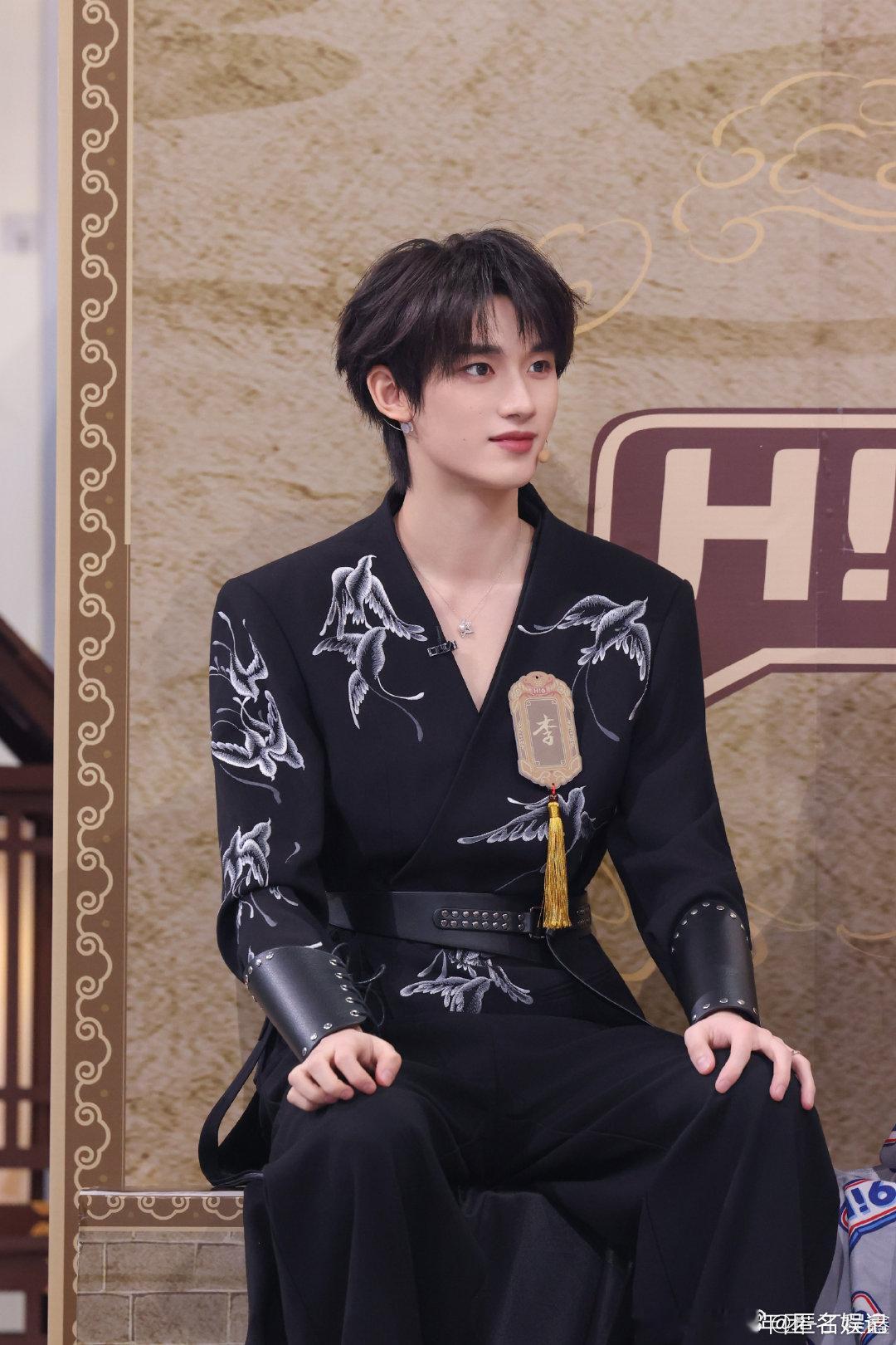 丁程鑫丁禹兮喊丁程鑫丁哥你好星期六丁禹兮丁程鑫互喊丁哥笑不活了！本来喊一声就够逗