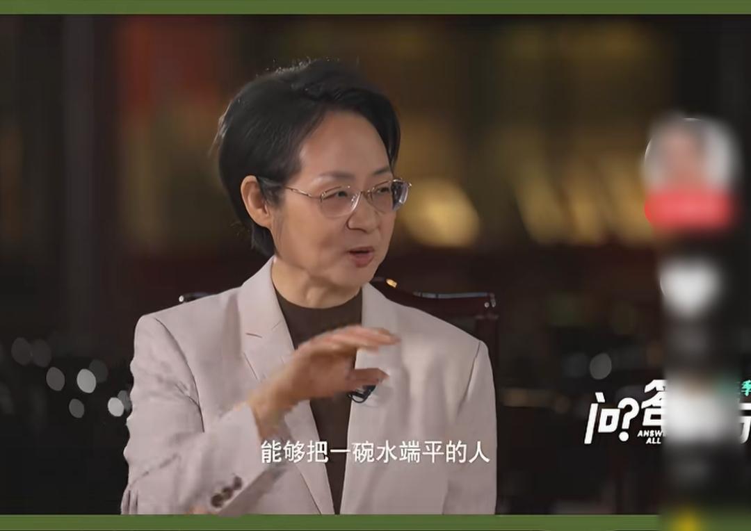 主持人对栾云平说：这个德云社的排班，大家都很认可你，说你能把班排的很公平。

栾