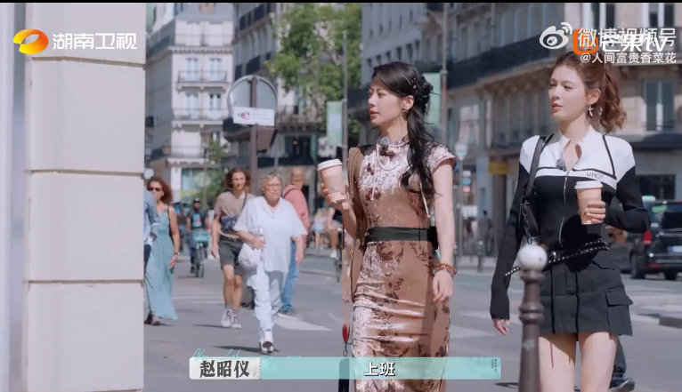 巴黎合伙人 东北一家人张予曦、赵昭仪买咖啡出错，回店后尚雯婕“红脸”批评，李佳琦