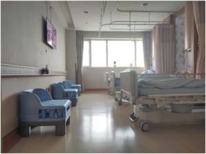 12元陪护床难倒老人，眼镜大哥一个举动刷屏全网：善良，从来不在庙堂之上

深夜的