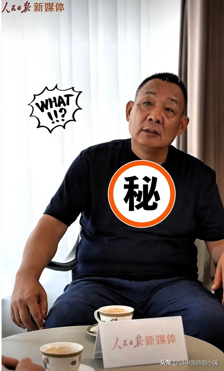 别再被于东来的温和模样迷惑了！
这位看着像邻家大叔的老板，
一出手就让整个商界侧