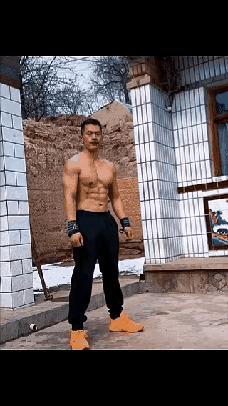 这才是真正的高手，实打实的真功夫，一点虚的都没有！这人的上身力量简直太恐怖了，这