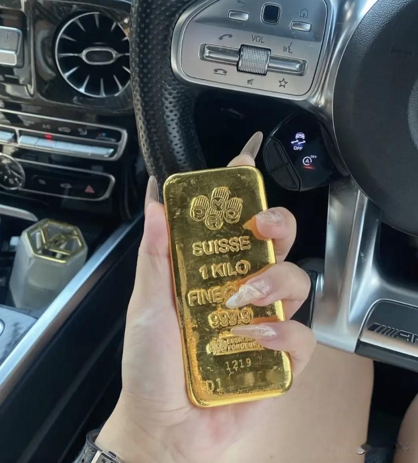 十一卖黄金的人要哭了？一夜暴涨40块太突然

十一期间把黄金出手的人，现在大概率