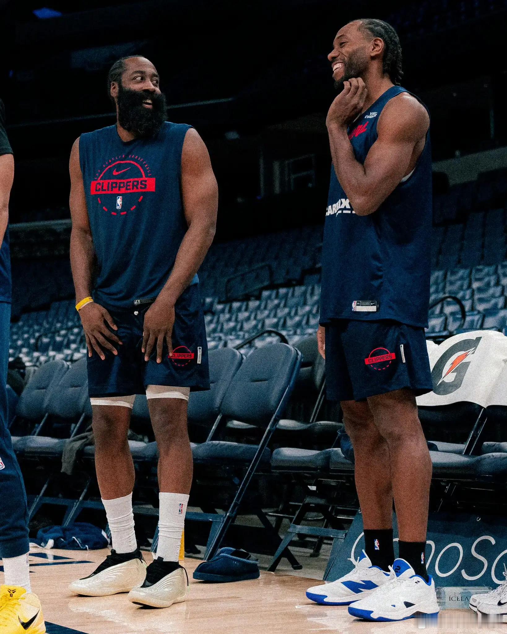 劳伦斯·弗兰克今天谈及伦纳德现有合同结束后继续留在快船的可能性：“我们确实认为他