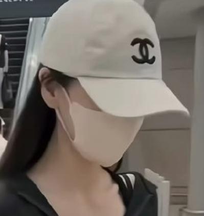 Angelababy（杨颖）已于昨天（2026年8月5日）结束首尔工作，启程返回