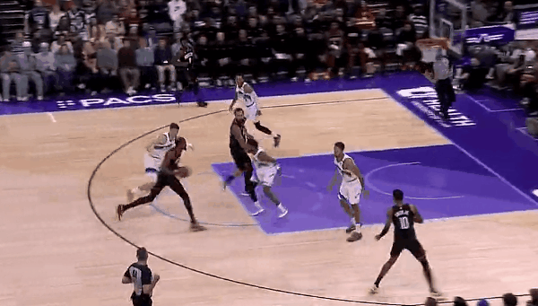 亚当斯太暴力了！暴力隔扣菲利波夫斯基，亚当斯一点不老



亚当斯这一球，真的暴