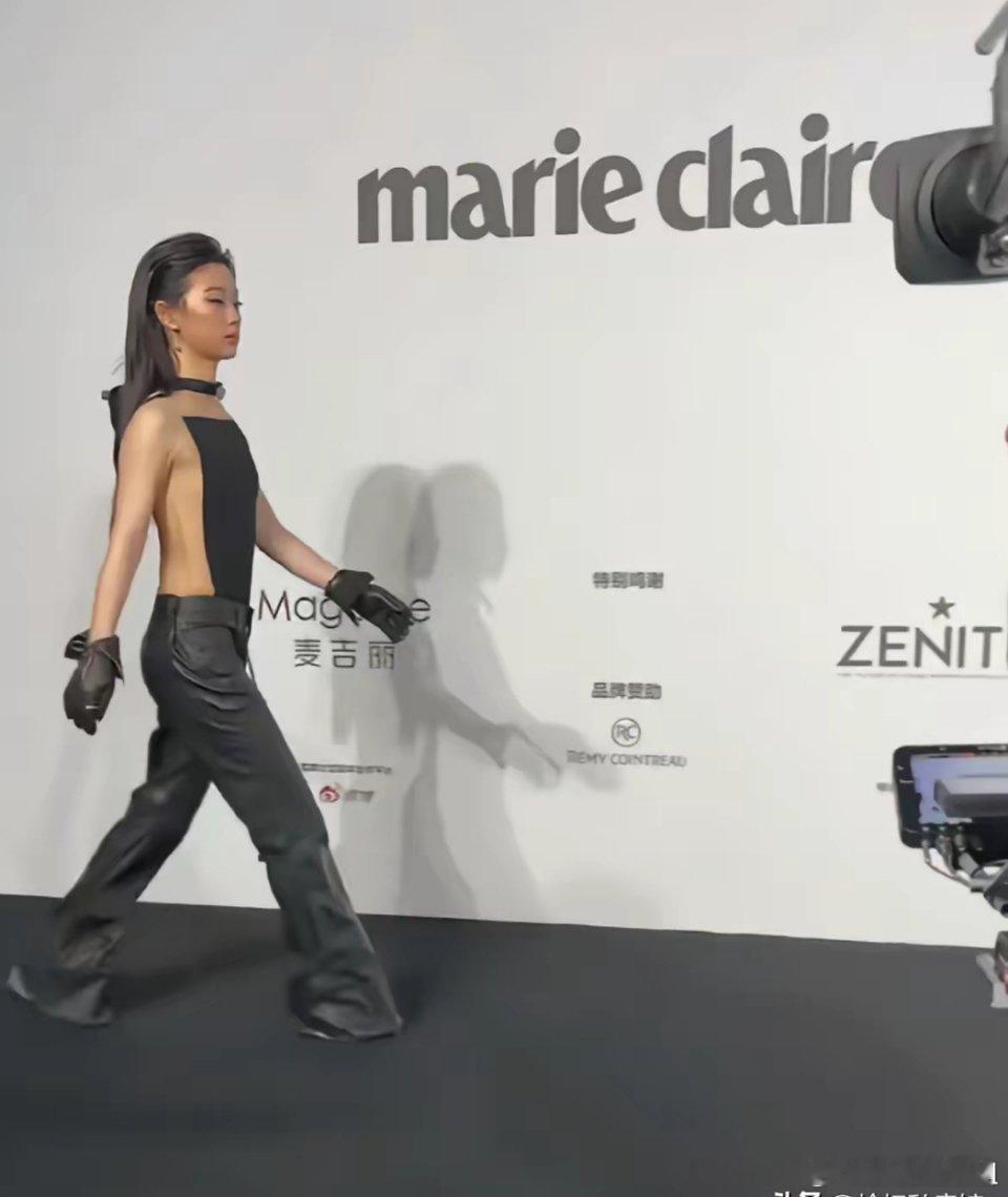 现在女明星都在玩抽象吧！ 