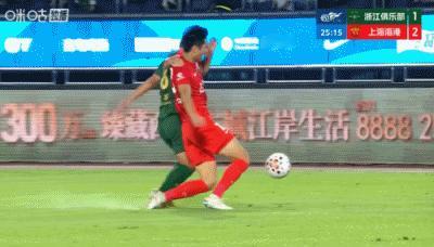 陶强龙又成“焦点”。
在国足友谊赛，踢呲唯一单刀的陶强龙，回到中超联赛，继续“传