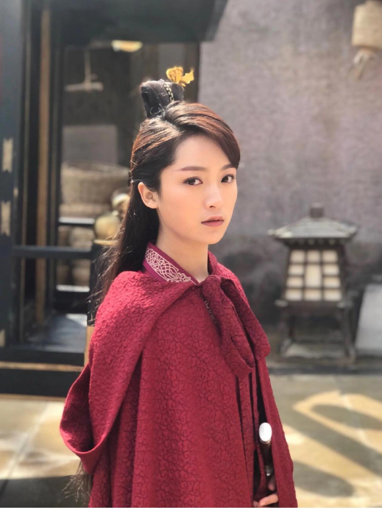 庆余年第二季叶灵儿换成金晨饰演，遭到了观众大量吐槽，这个换角太失败了。原来的扮演