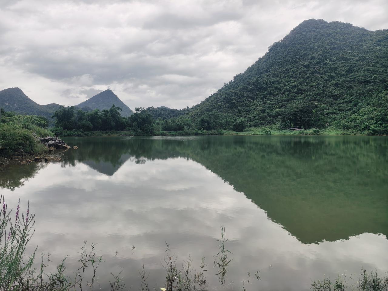 来考察一个山里的水库，30亩水面，山泉水，一年租金不到一万，大家觉得可以租吗？