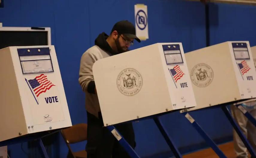 [下雨]烧钱2000亿、伤亡两百多，想撤撤不了想打打不起，美国给自己挖了个中东大