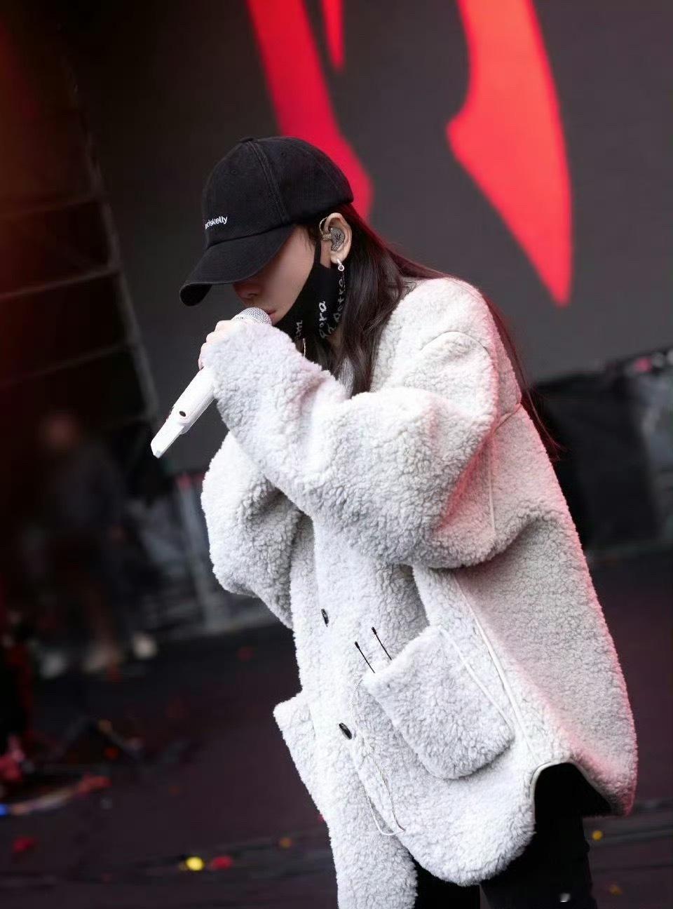 于文文 除了健康什么都不是你的 敬业的前提是人还在你不必抱歉，谁也不希望舞台出事