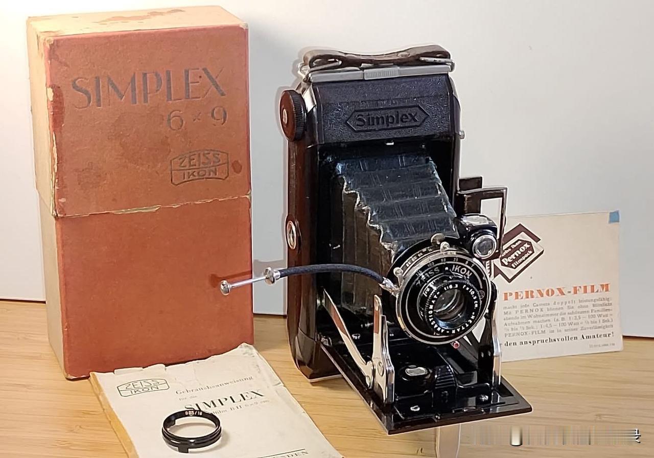 Simplex 511/2，唯一胶木材质的Zeiss相机！


图中的这款Zei