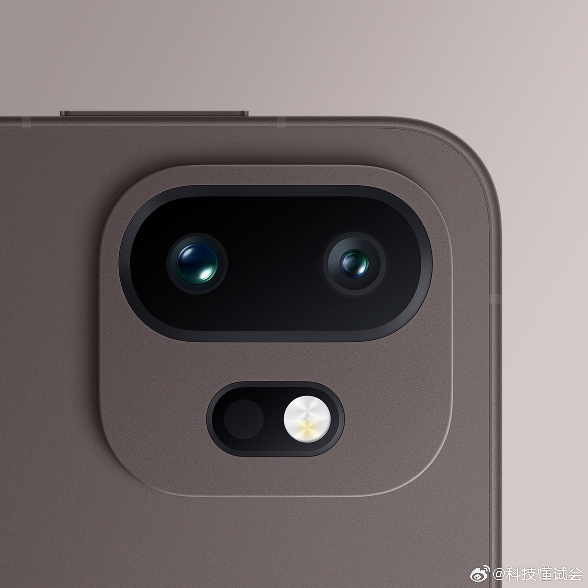 说实话，一加15T给我的感觉就是很“清爽”简约不简单 