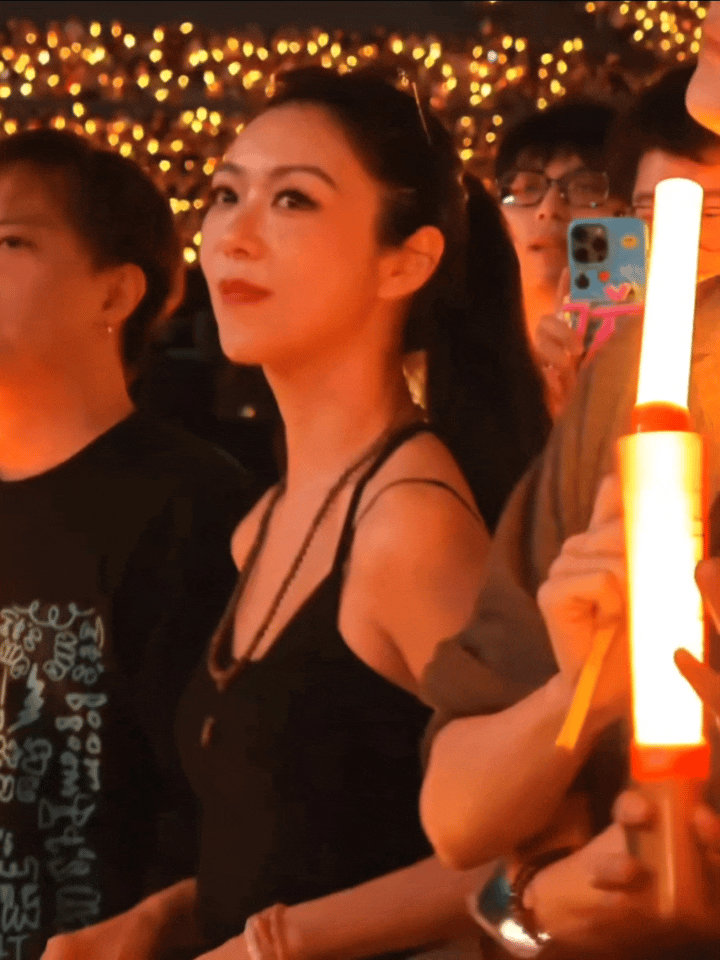 蔡依林演唱会现场的薛凯琪，清爽热辣！