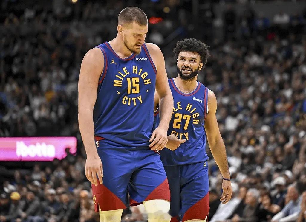 约基奇本赛季三分命中率高达58.5%，排名联盟第一今日的NBA杯比赛，掘金以12