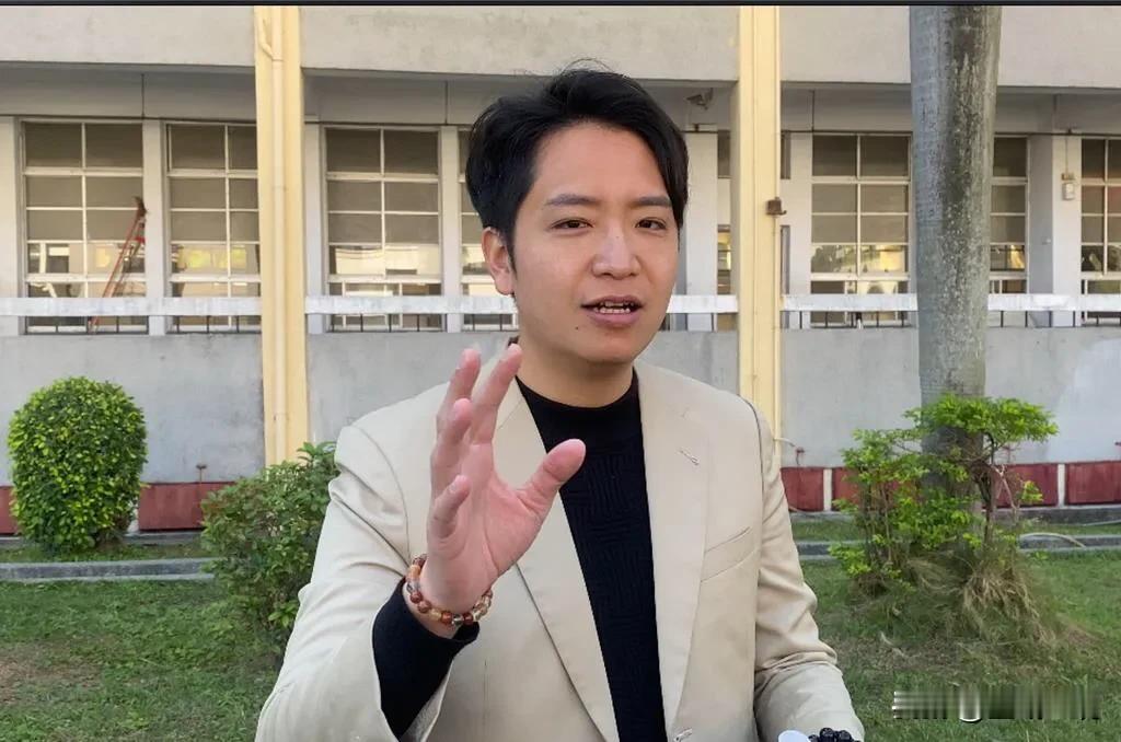 被骂叛徒！罗廷玮发道歉文   提出四个反省

昨天立院程序委员会蓝白将总预算案暂