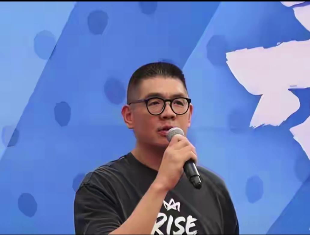 连胜文终于硬气起来，表示坚决反对两岸兵戎相见，公开谈到两岸统一愿景，让网友眼前一