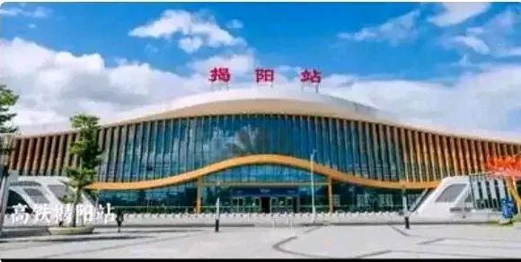 高铁《揭阳站》始发列车到终点站《广州东站》全部行驶G字头车型。
高铁《汕头站》始