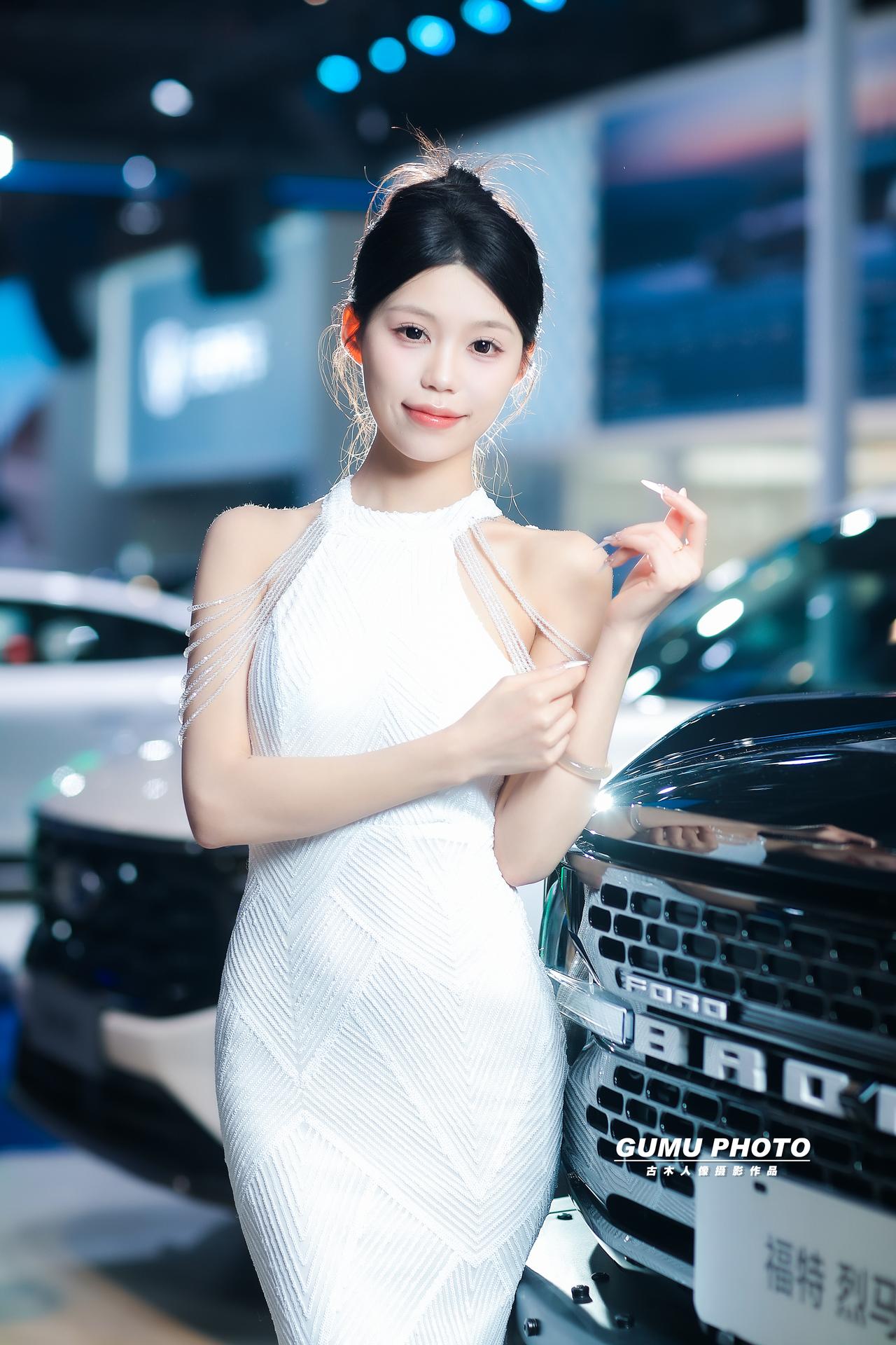 2025重庆汽车消费节长安福特展台模特小姐姐