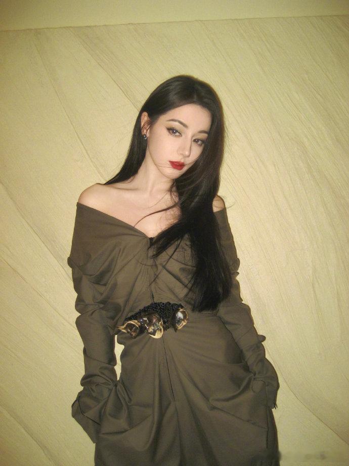 #迪丽热巴反差姐感#来自迪丽热巴的极致反差感#迪丽热巴# ​​​