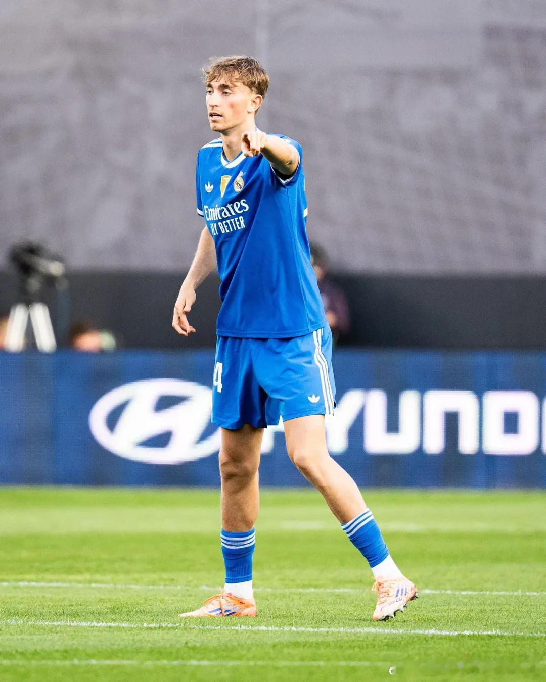 赫伊森：一场竞争激烈的平局。继续努力，备战下一场比赛 🤍 ​​​