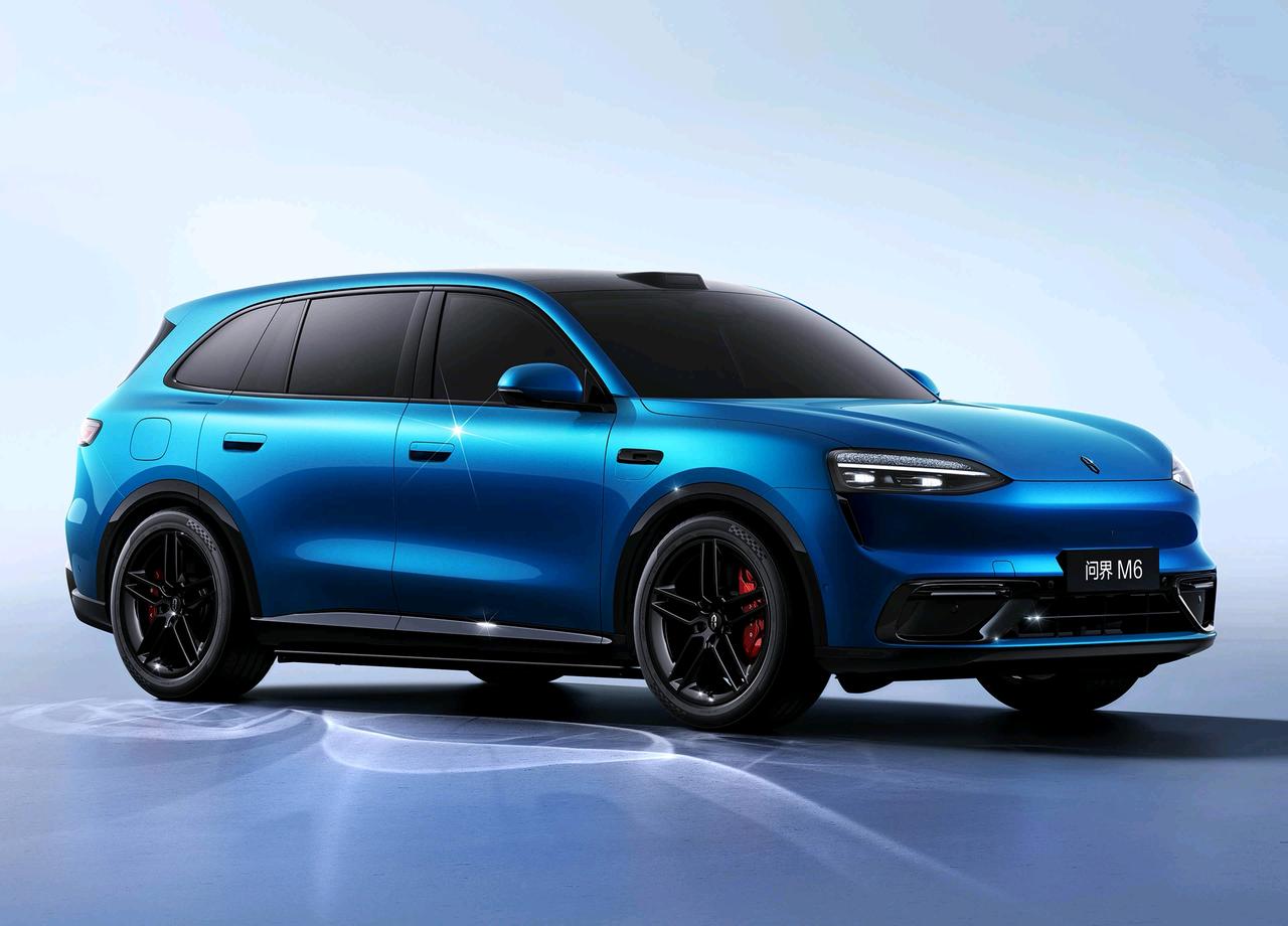 2月2日，华为常务董事、终端BG董事长余承东一纸发文，给新能源市场扔了颗“预热炸