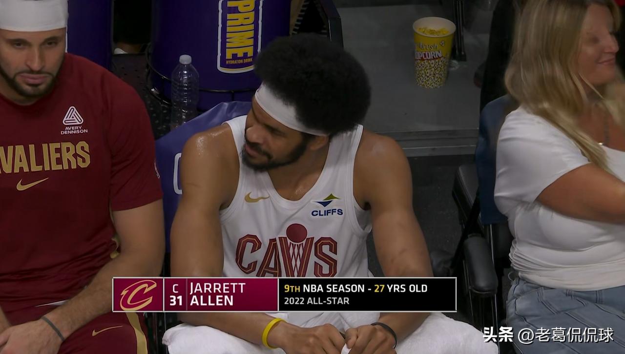 骑士当家中锋阿伦真是予取予求！在今天进行的骑士和湖人的比赛中，目前双方半场战罢，