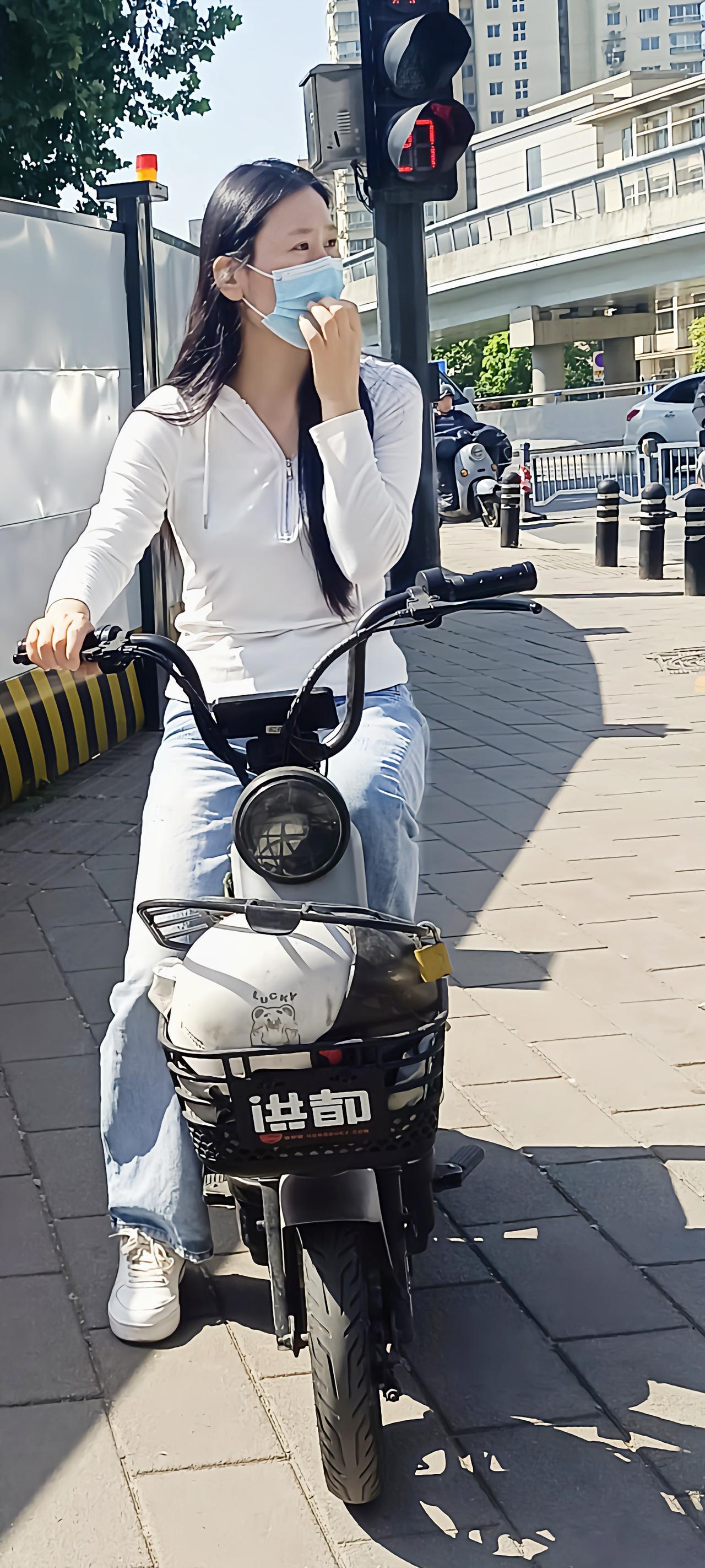 迷路的小姐姐旅行途中的美女