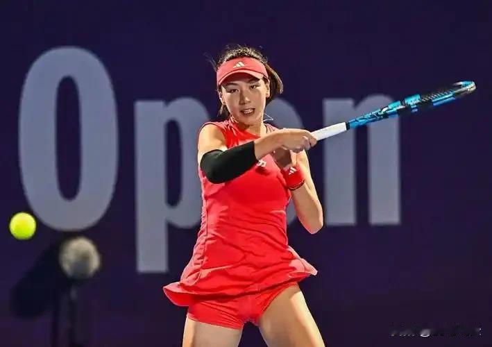 王美人又赢了
北京时间1月21日，2026年澳网女单第二轮，王欣瑜VS前法网冠军