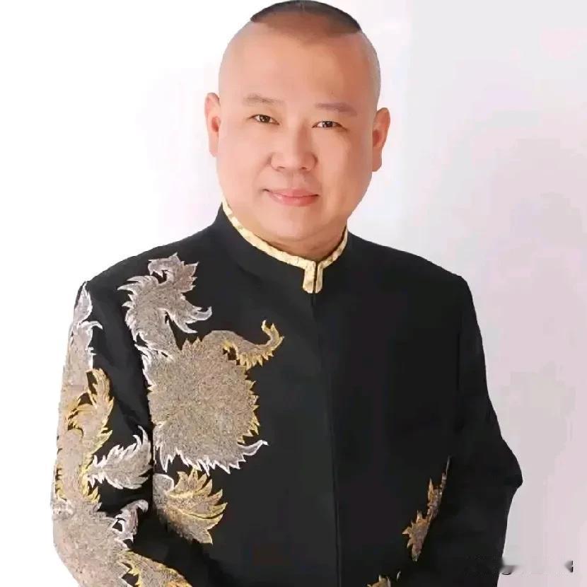 长见识了，跟郭德纲学礼仪
敲门
去亲朋家敲门，先敲一下，如果无人开门，再敲两下。