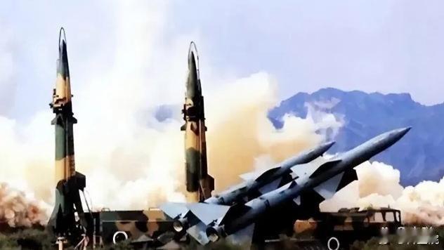 《1956年，钱学森在黑板上写下三个字，周总理看后摇了摇头：