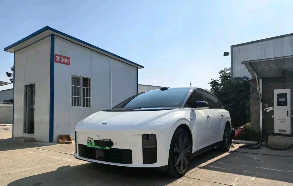 刹车软到哭却月销破万！i6让20万家庭闭眼疯抢当理想i6顶着