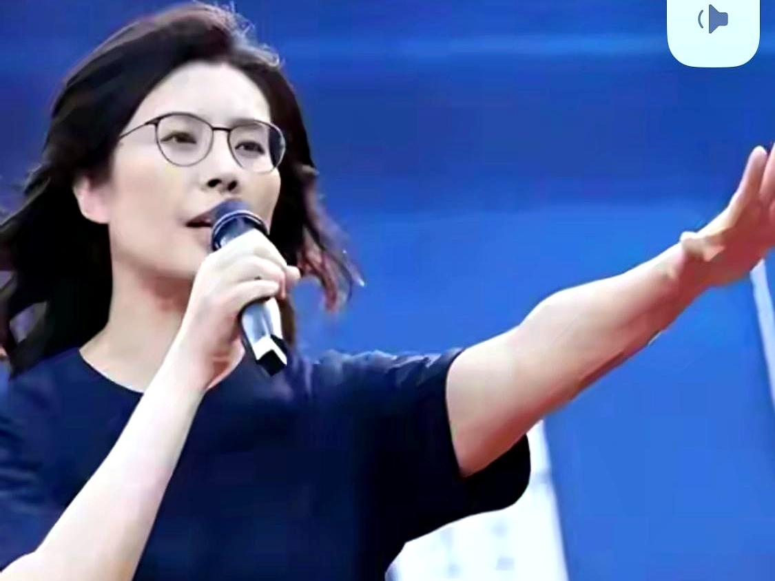 这事儿，怎么突然又开始往回收了？
前脚话说得挺冲，后脚又忙着找补，郑丽文这波操作