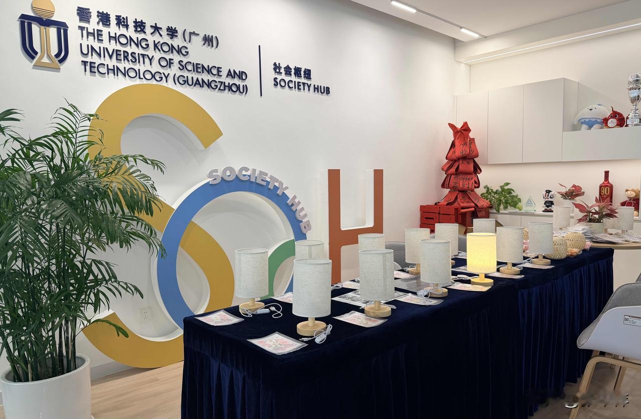 看到国内去日本旅游的抱怨日本人英语讲的不好。日本并不是特例。如果英语不是母语，美