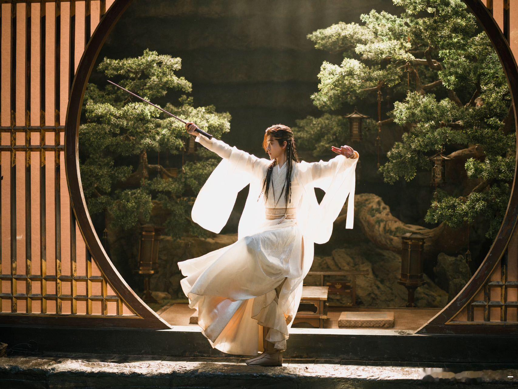 #田嘉瑞在片场打碟# 嘿嘿，就喜欢看田嘉瑞在片场打碟，那氛围绝了~ ​​​