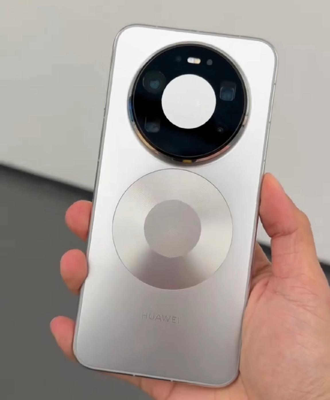 华为官宣！Mate80系列不支持黑科技磁吸充电功能！

在Mate80发布前，很