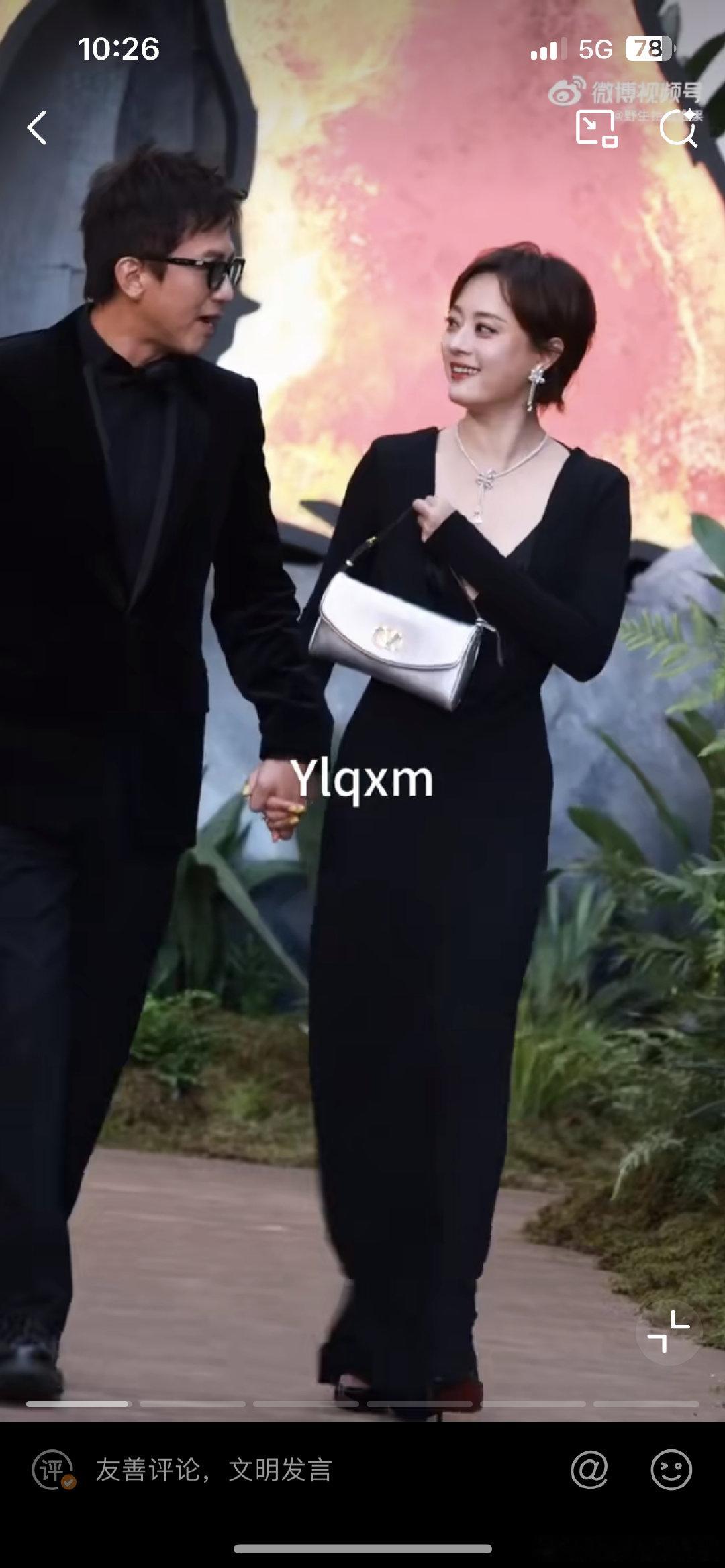 邓超孙俪一起走红毯阿凡达3首映礼红毯，邓超孙俪一出场就赢麻了！超哥想偷亲娘娘的小