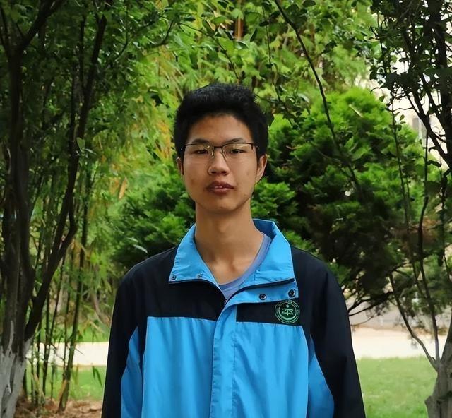 “励志学霸”和爽：为了理想从清华退学，725分考入协和
和爽出生在云南农村，那地