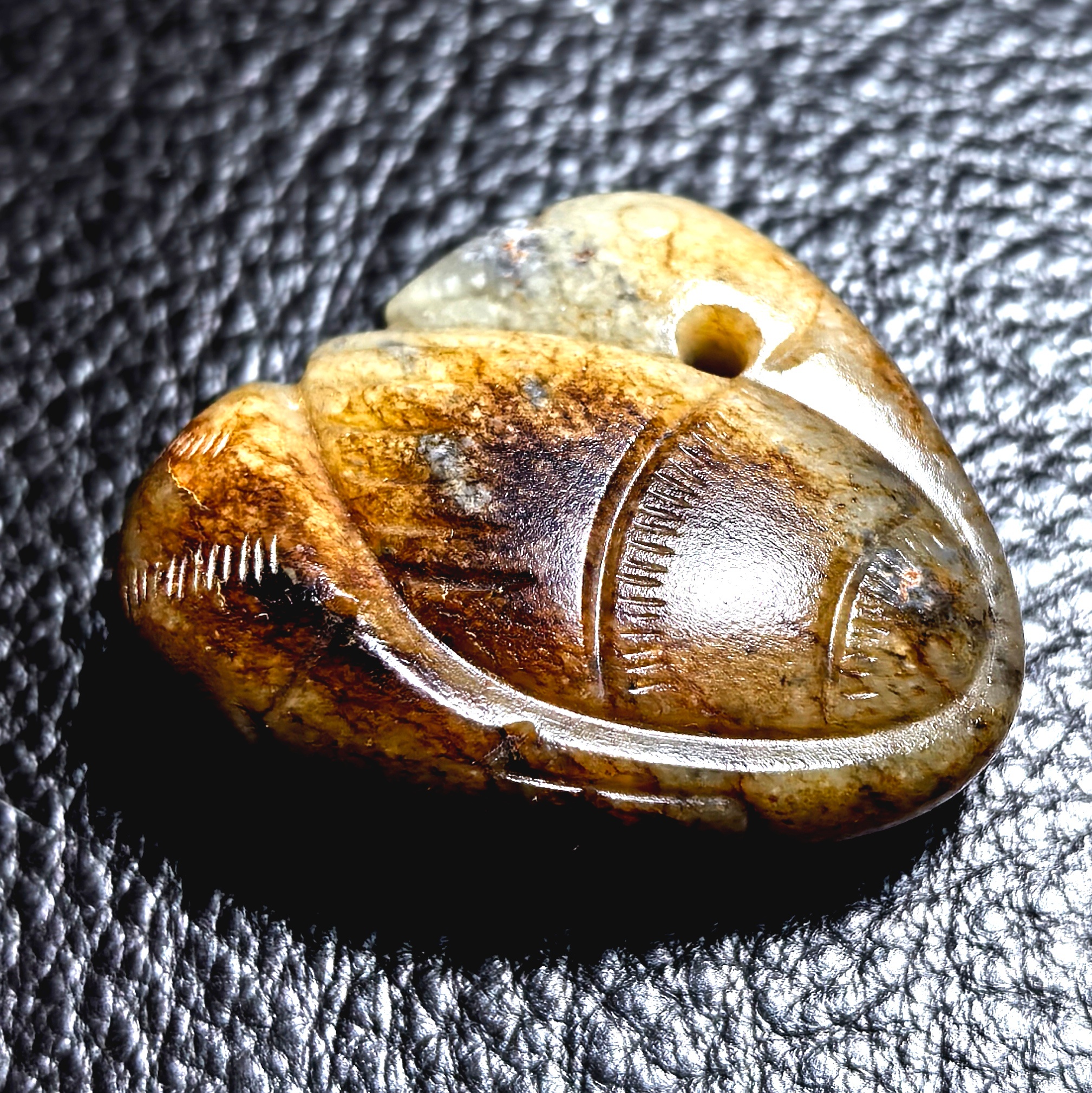 古玉杂谈 这一只宋金时期的中古玉“鹅”，新疆和田玉材质。刀工干净利落，包浆肥厚四