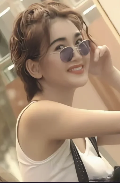 温碧霞短发也超级超级靓女啊