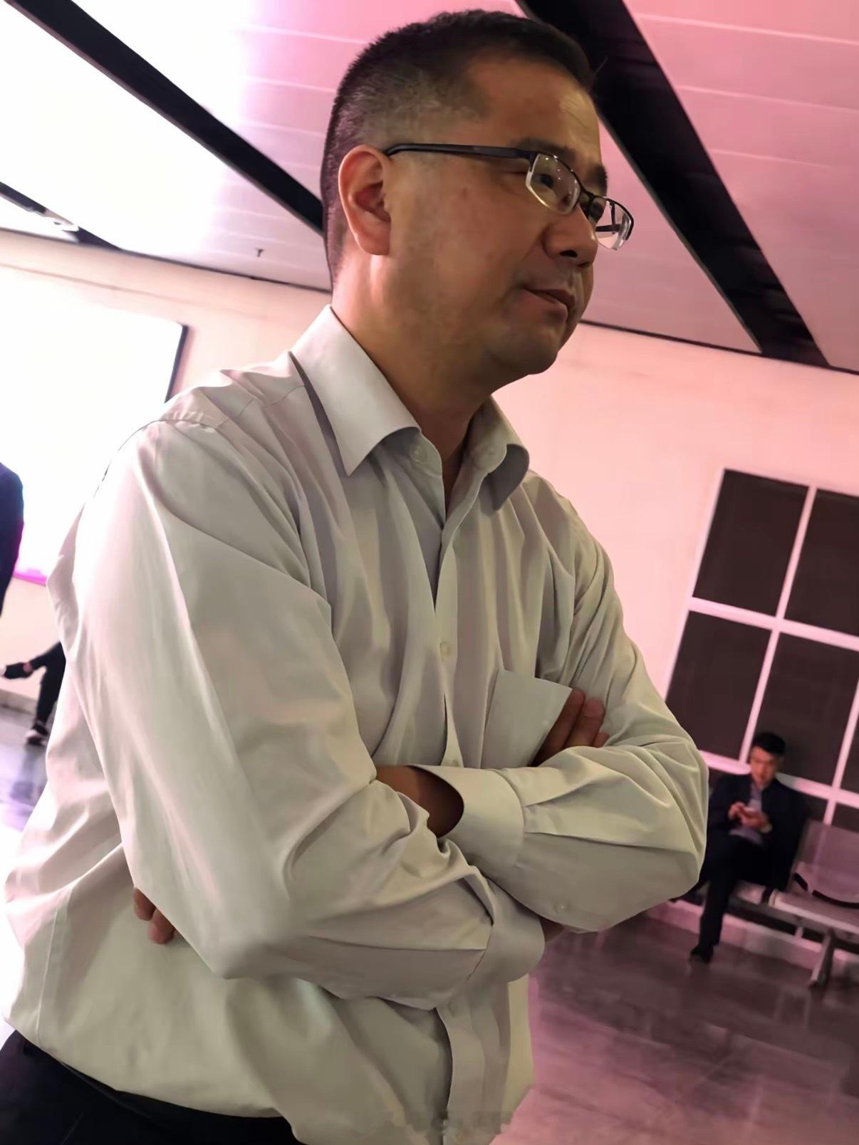 白玉兰评委称藏海传叙事不足不查不知道一查吓一跳原来白玉兰的奖杯是999纯银的，只
