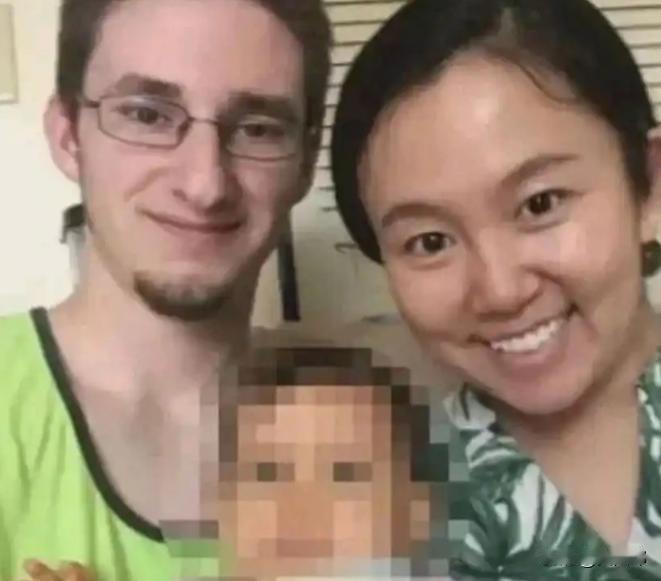 “你应该滚回中国去！”“别用亚洲人的脏习惯喂我的孩子！”2019年美国一男子不断