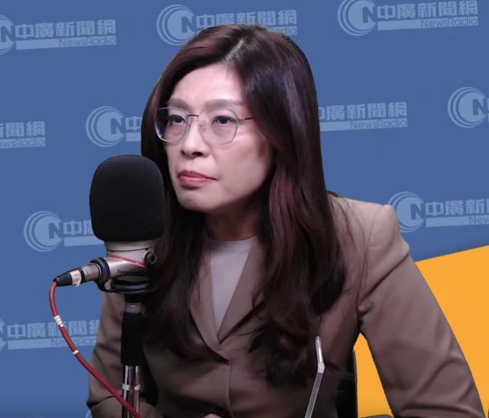 郑丽文发声：“是谁在放假消息，浑水摸鱼，借机内斗？”

其实岛内最近围绕季麟连事