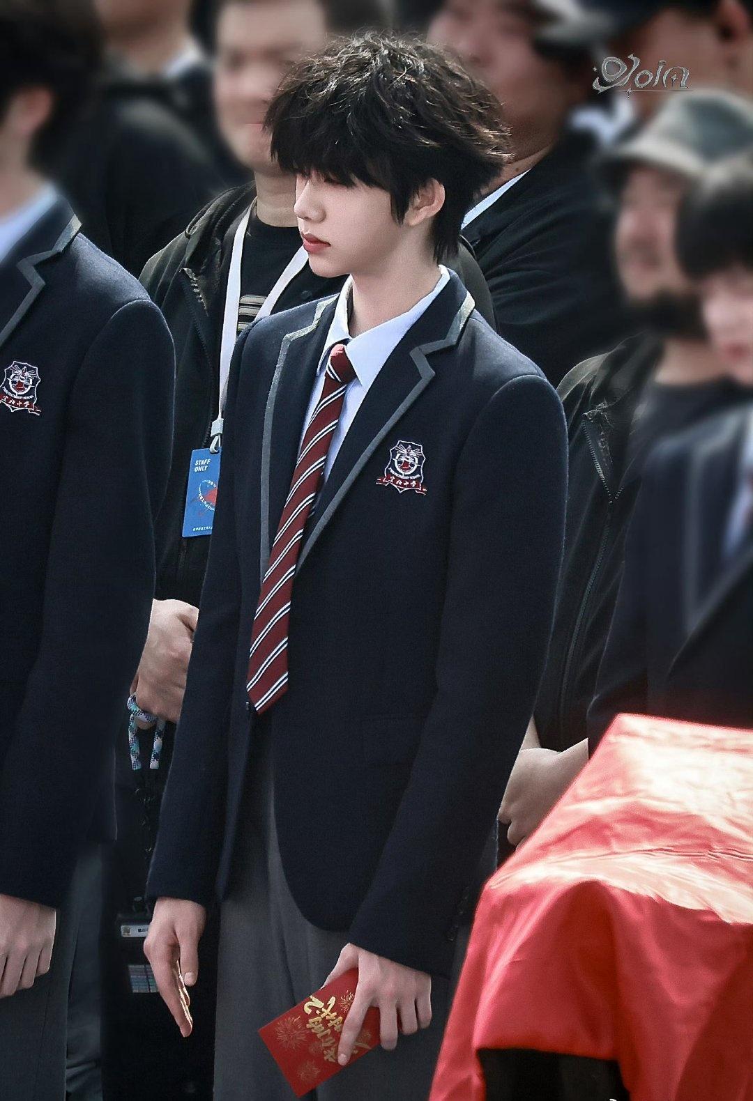 陈奕恒陈奕恒 四代顶级视觉门面陈奕恒林清源我们的少年时代2 

林清源学长开机大