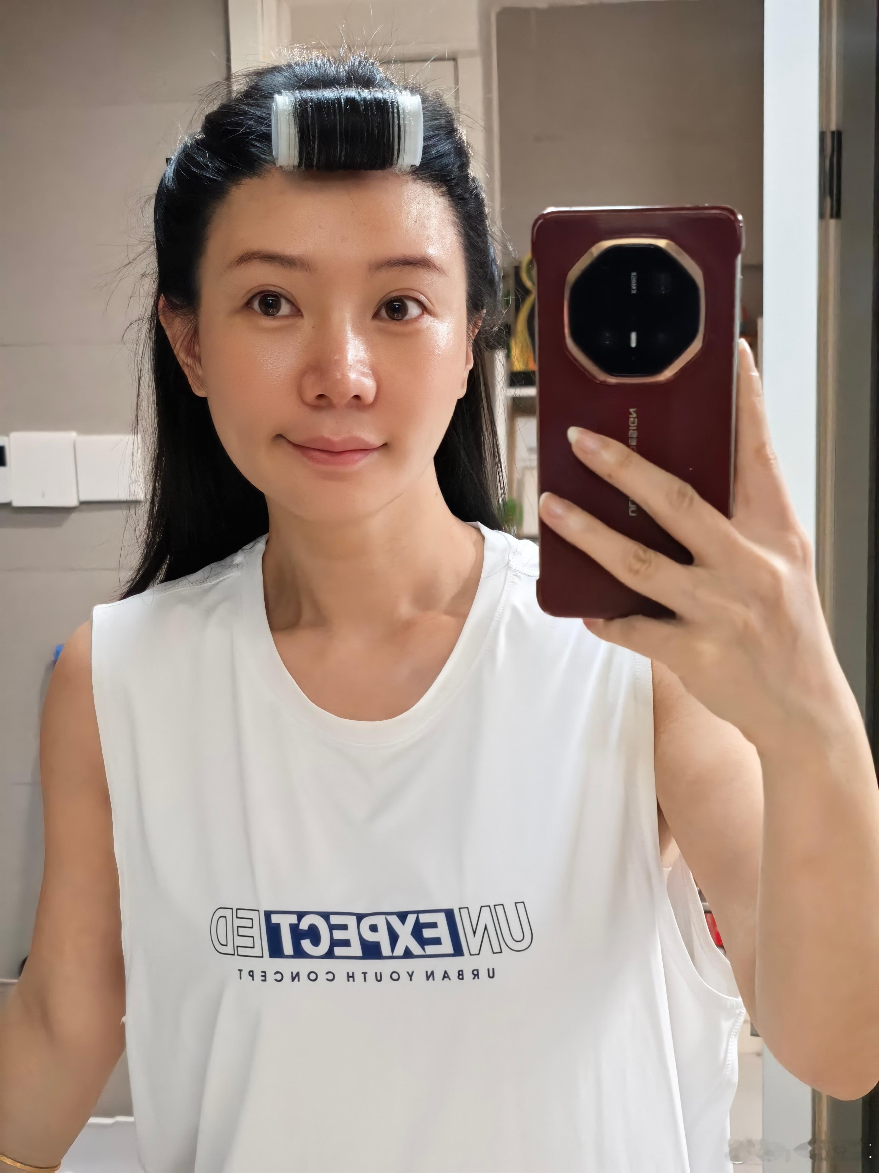 早啊 ☀️这个阵仗就是要化妆了今天拍台华为 4 激光的车猜猜是啥车[偷笑] ​​