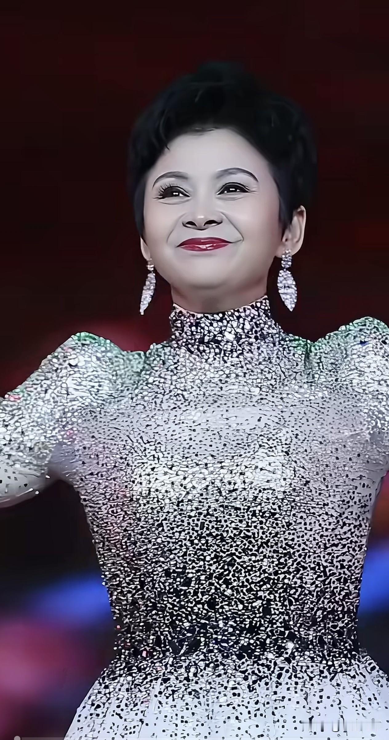 能认出她是谁，说出她的名字，估计也都有60岁了吧？[抠鼻][抠鼻][抠鼻]