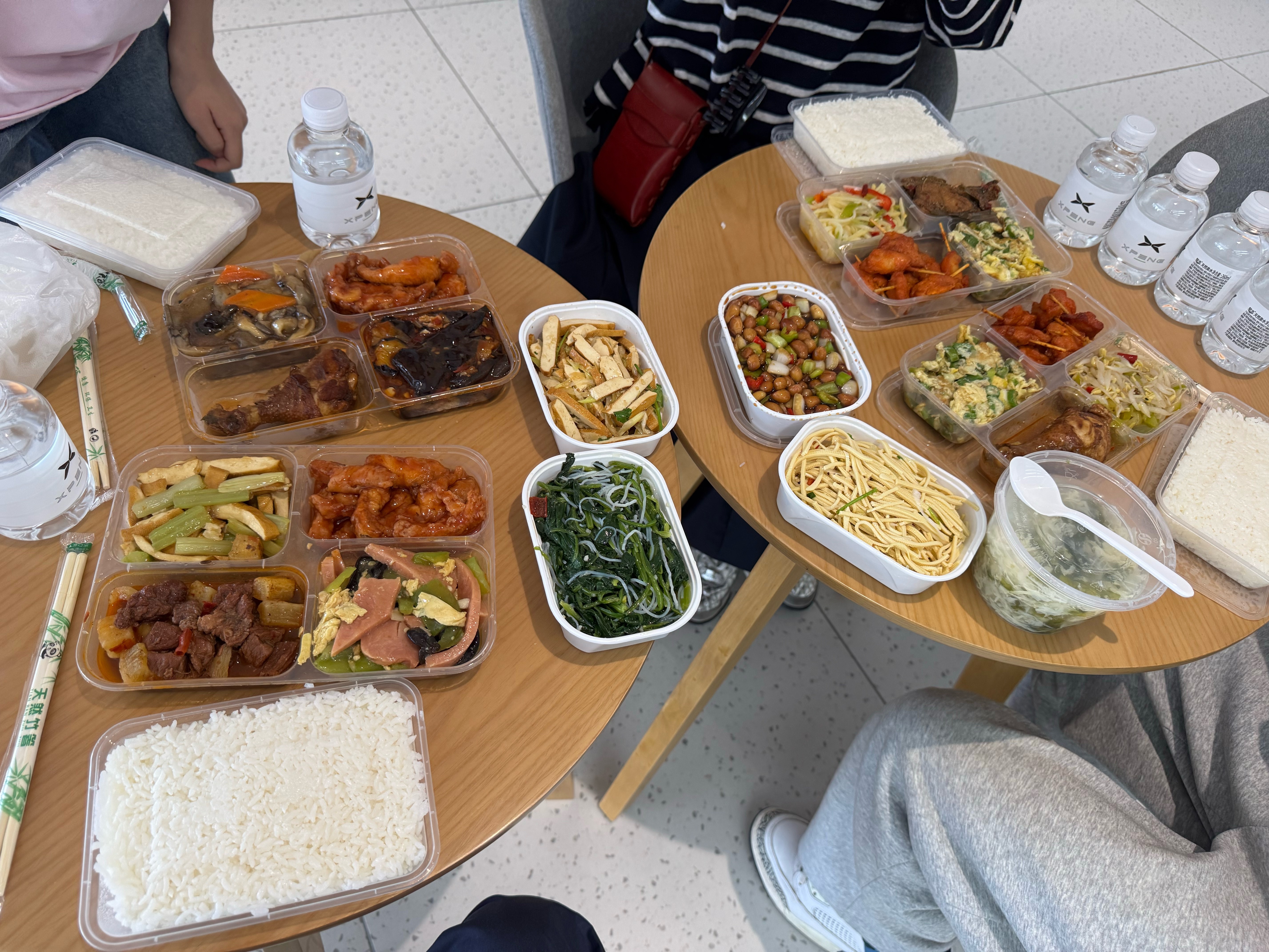 今天去提司令定M03 Max，门店准备的伙食是真不错[嘻嘻]回来一路都是XNGP